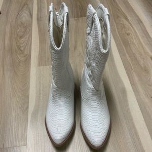 WHITE COWBOY BOOTS! NWOT Excellent condition. Never worn.